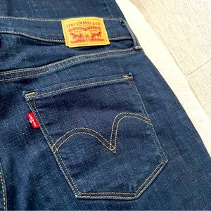 Levi's Classic Bootcut JEANS 👖 Mid-Rise Waist Dark Blue Wash Size 8